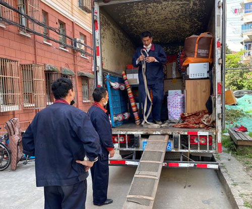 崇明高楼层居民搬场